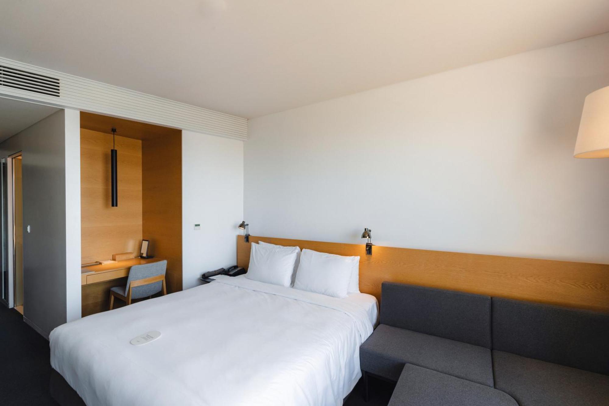 Nest Hotel Incheon Exterior foto A room at the hotel